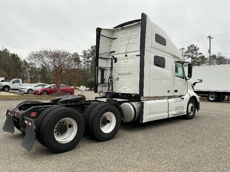 Sleeper Tractor-Heavy Duty Tractors-Volvo-2022-VNL64760-San Antonio-TX-478,373\n\t\tmiles-$ 75,500 - Image 7