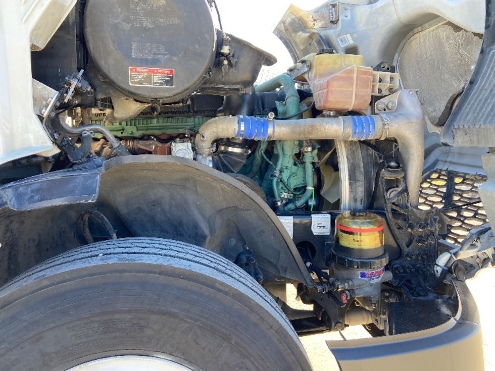 Sleeper Tractor-Heavy Duty Tractors-Volvo-2022-VNL64760-San Antonio-TX-491,649\n\t\tmiles-$ 74,250 - Image 20