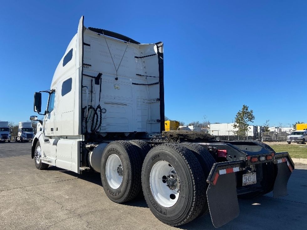 Sleeper Tractor-Heavy Duty Tractors-Volvo-2022-VNL64760-San Antonio-TX-491,649\n\t\tmiles-$ 74,250 - Image 5