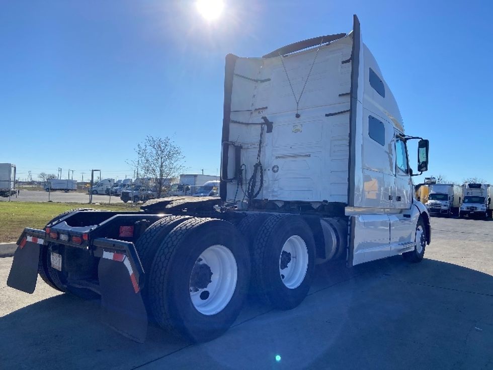 Sleeper Tractor-Heavy Duty Tractors-Volvo-2022-VNL64760-San Antonio-TX-491,649\n\t\tmiles-$ 74,250 - Image 7