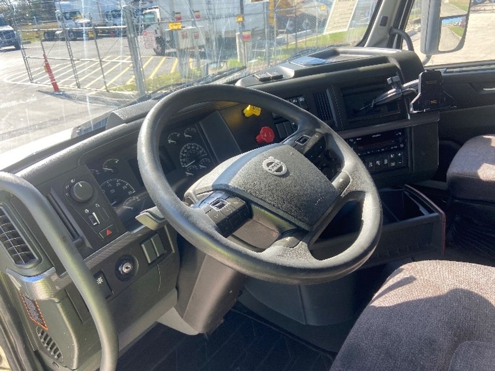 Sleeper Tractor-Heavy Duty Tractors-Volvo-2022-VNL64760-San Antonio-TX-523,447\n\t\tmiles-$ 71,000 - Image 10