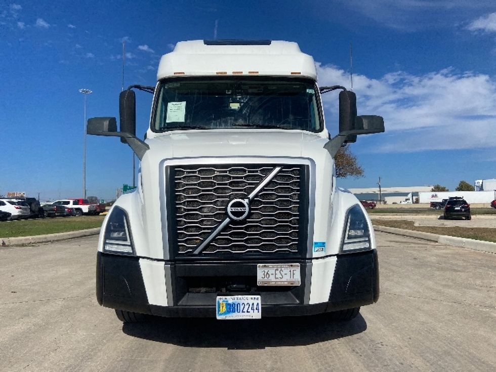 Sleeper Tractor-Heavy Duty Tractors-Volvo-2022-VNL64760-San Antonio-TX-523,447\n\t\tmiles-$ 71,000 - Image 2