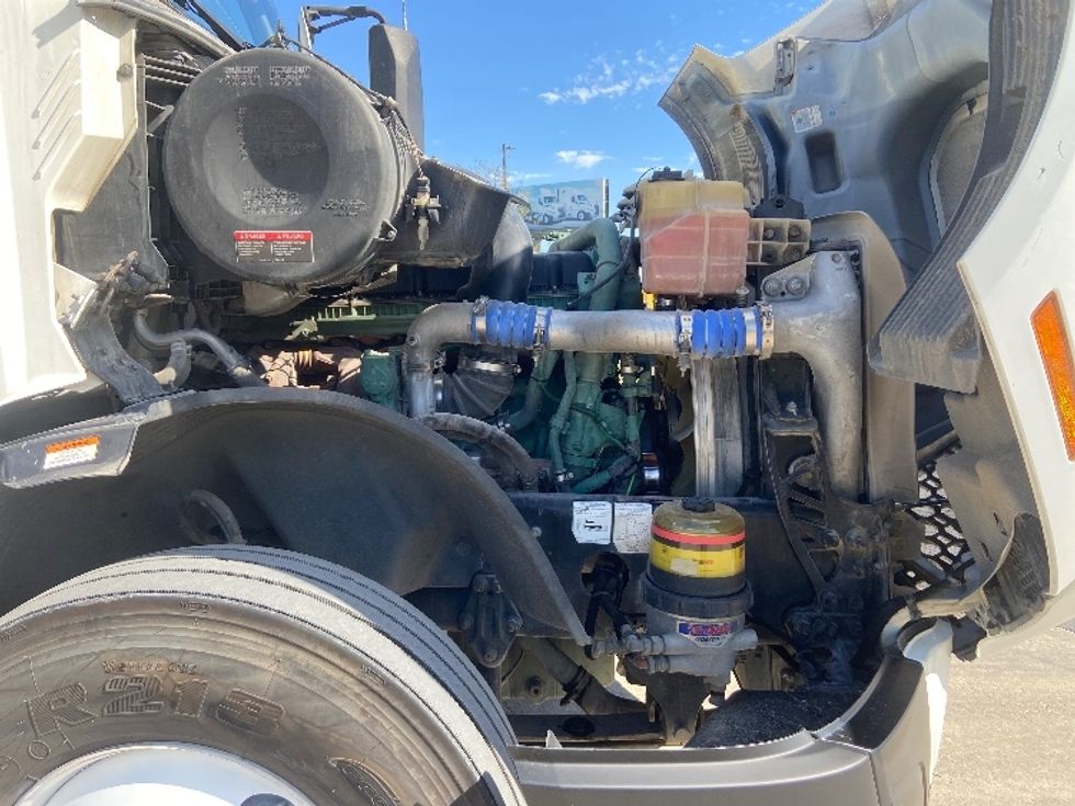 Sleeper Tractor-Heavy Duty Tractors-Volvo-2022-VNL64760-San Antonio-TX-523,447\n\t\tmiles-$ 71,000 - Image 20