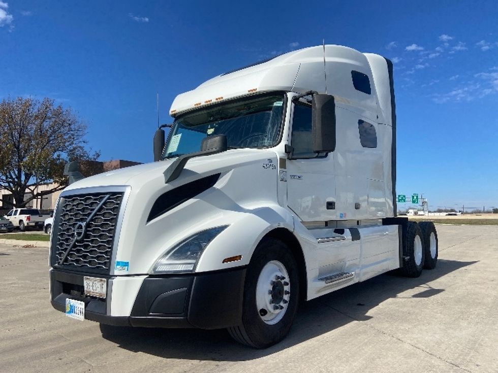 Sleeper Tractor-Heavy Duty Tractors-Volvo-2022-VNL64760-San Antonio-TX-523,447\n\t\tmiles-$ 71,000 - Image 3