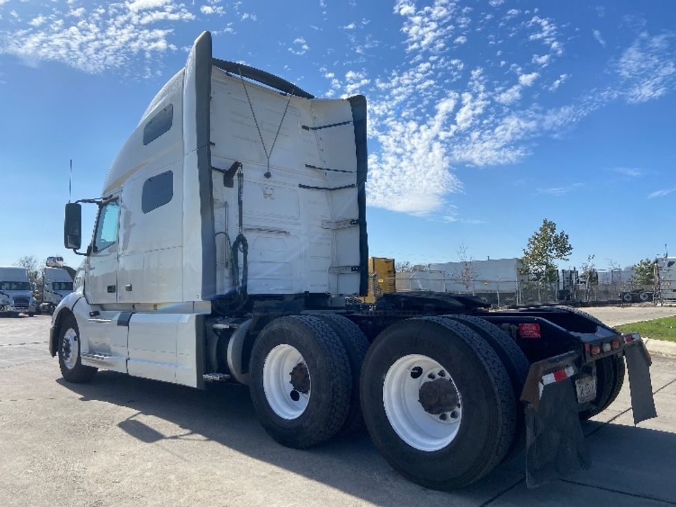 Sleeper Tractor-Heavy Duty Tractors-Volvo-2022-VNL64760-San Antonio-TX-523,447\n\t\tmiles-$ 71,000 - Image 5
