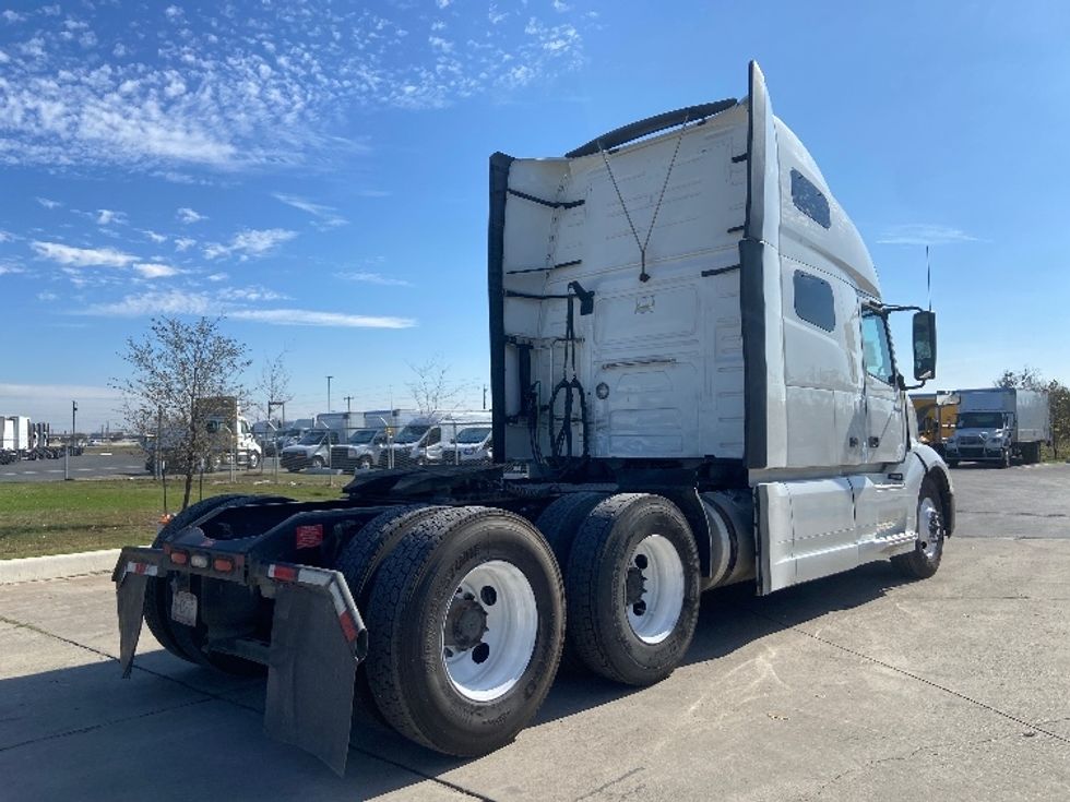 Sleeper Tractor-Heavy Duty Tractors-Volvo-2022-VNL64760-San Antonio-TX-523,447\n\t\tmiles-$ 71,000 - Image 7