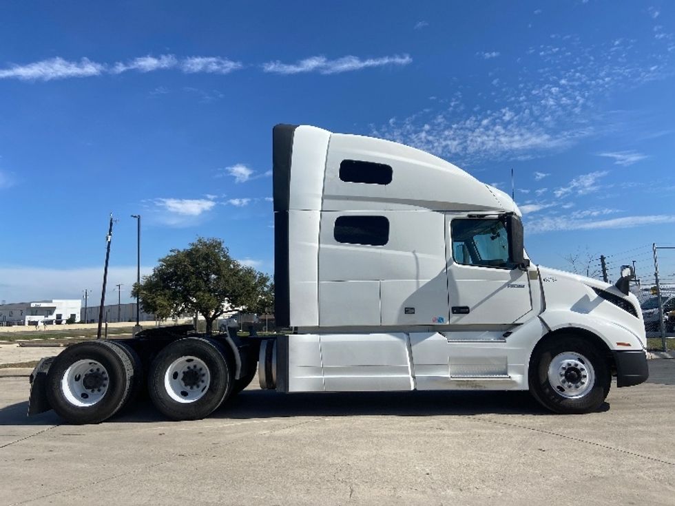 Sleeper Tractor-Heavy Duty Tractors-Volvo-2022-VNL64760-San Antonio-TX-523,447\n\t\tmiles-$ 71,000 - Image 8