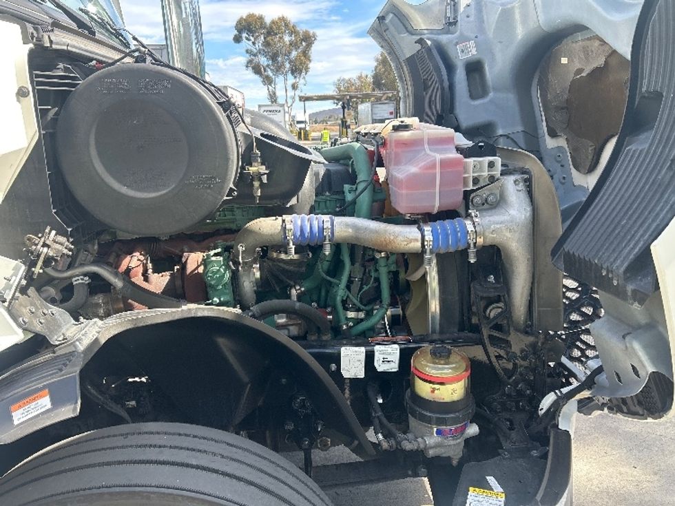 Sleeper Tractor-Heavy Duty Tractors-Volvo-2022-VNL64760-San Marcos-CA-431,273\n\t\tmiles-$ 91,000 - Image 19