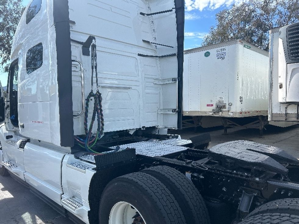 Sleeper Tractor-Heavy Duty Tractors-Volvo-2022-VNL64760-San Marcos-CA-431,273\n\t\tmiles-$ 91,000 - Image 21