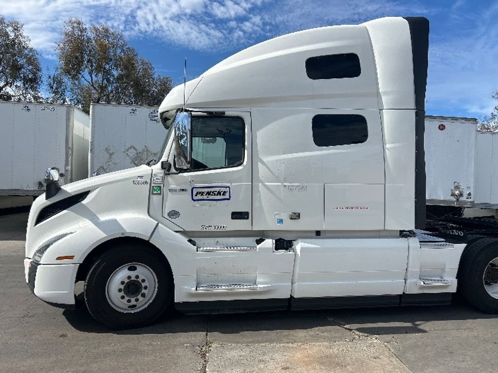 Sleeper Tractor-Heavy Duty Tractors-Volvo-2022-VNL64760-San Marcos-CA-431,273\n\t\tmiles-$ 91,000 - Image 4