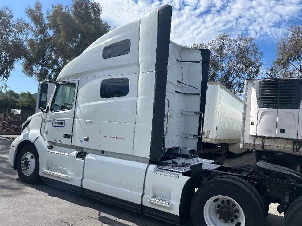 Sleeper Tractor-Heavy Duty Tractors-Volvo-2022-VNL64760-San Marcos-CA-431,273\n\t\tmiles-$ 91,000 - Image 5