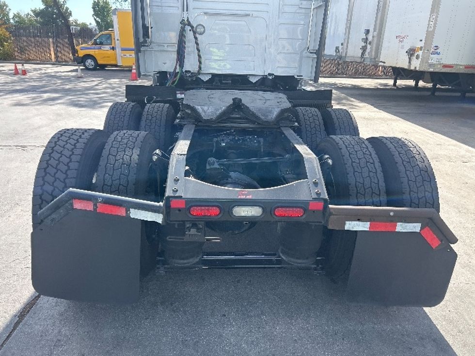 Sleeper Tractor-Heavy Duty Tractors-Volvo-2022-VNL64760-San Marcos-CA-431,273\n\t\tmiles-$ 91,000 - Image 6