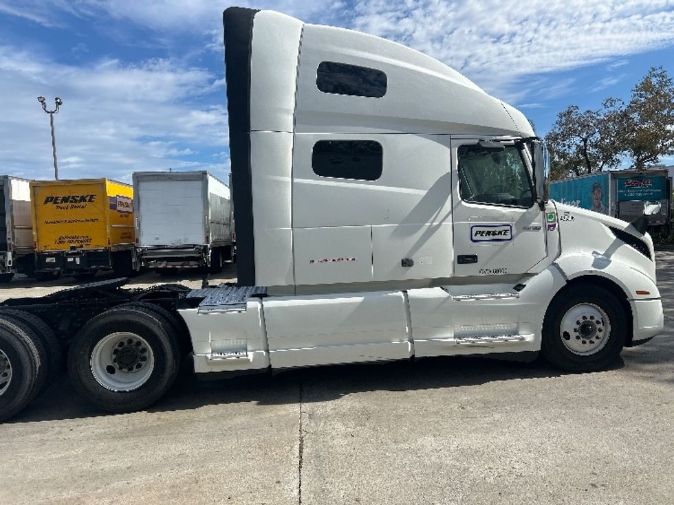 Sleeper Tractor-Heavy Duty Tractors-Volvo-2022-VNL64760-San Marcos-CA-431,273\n\t\tmiles-$ 91,000 - Image 8