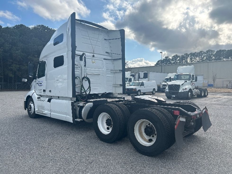 Sleeper Tractor-Heavy Duty Tractors-Volvo-2022-VNL64760-Sandston-VA-464,495\n\t\tmiles-$ 84,750 - Image 5