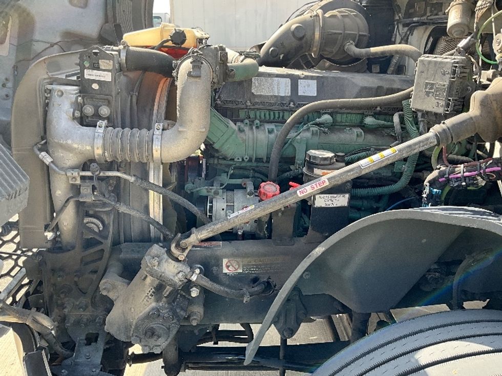 Sleeper Tractor-Heavy Duty Tractors-Volvo-2022-VNL64760-Selma-TX-574,468\n\t\tmiles-$ 69,750 - Image 21
