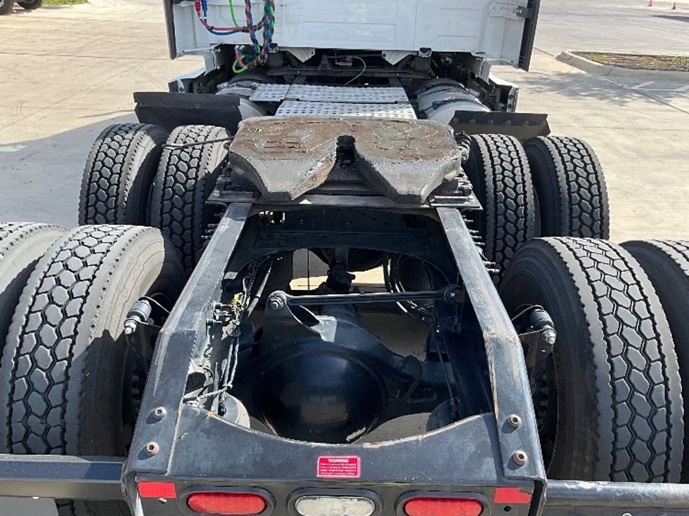 Sleeper Tractor-Heavy Duty Tractors-Volvo-2022-VNL64760-Selma-TX-574,468\n\t\tmiles-$ 69,750 - Image 6