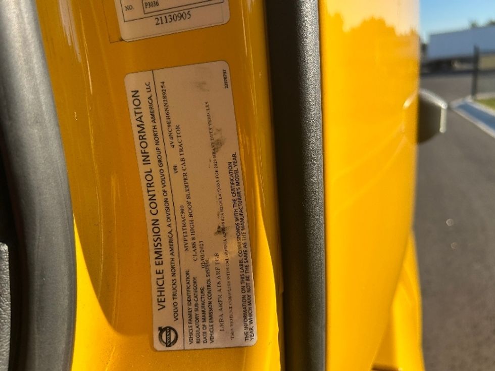 Sleeper Tractor-Heavy Duty Tractors-Volvo-2022-VNL64760-Shreveport-LA-373,065\n\t\tmiles-$ 87,500 - Image 22