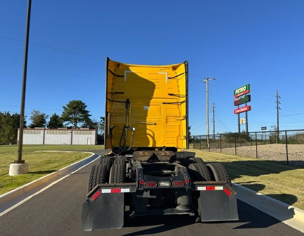 Sleeper Tractor-Heavy Duty Tractors-Volvo-2022-VNL64760-Shreveport-LA-373,065\n\t\tmiles-$ 87,500 - Image 6