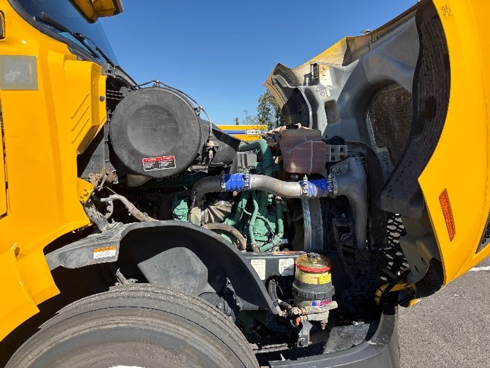 Sleeper Tractor-Heavy Duty Tractors-Volvo-2022-VNL64760-Shreveport-LA-401,843\n\t\tmiles-$ 84,500 - Image 20