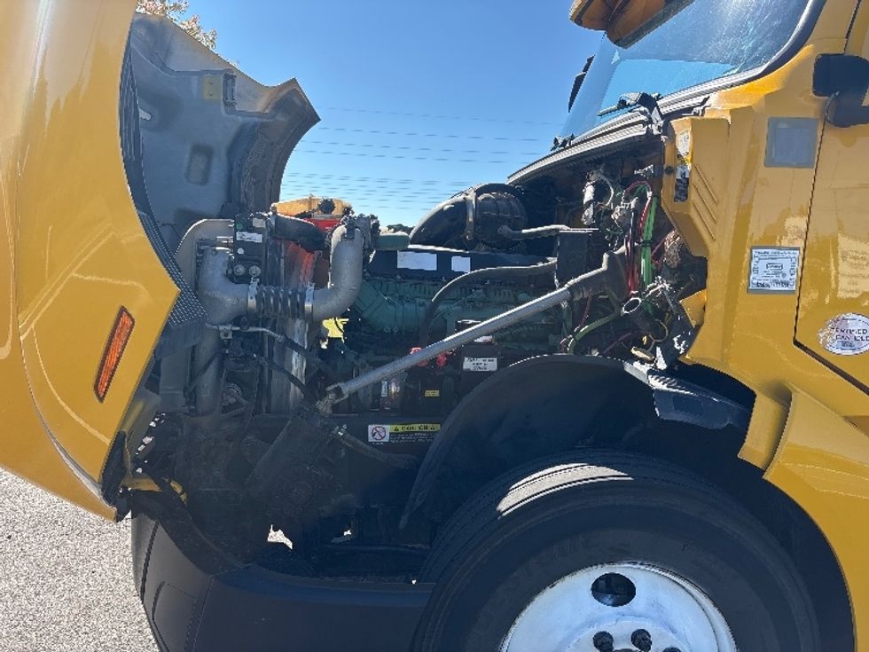 Sleeper Tractor-Heavy Duty Tractors-Volvo-2022-VNL64760-Shreveport-LA-401,843\n\t\tmiles-$ 84,500 - Image 21