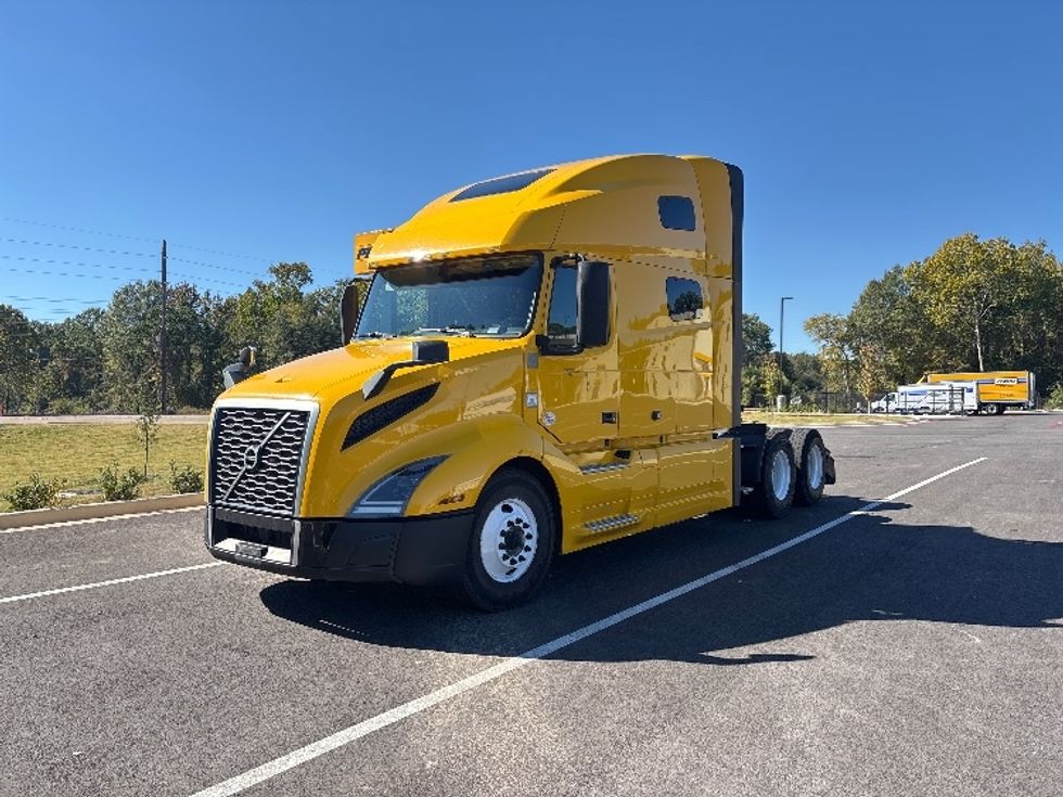 Sleeper Tractor-Heavy Duty Tractors-Volvo-2022-VNL64760-Shreveport-LA-401,843\n\t\tmiles-$ 84,500 - Image 3