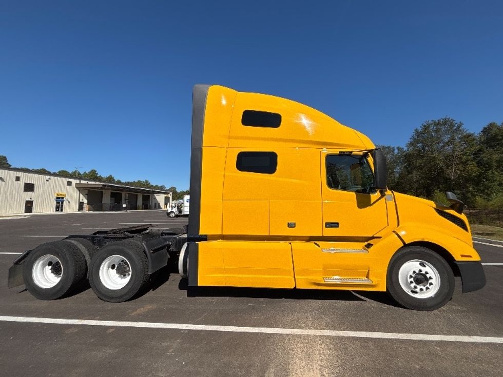 Sleeper Tractor-Heavy Duty Tractors-Volvo-2022-VNL64760-Shreveport-LA-401,843\n\t\tmiles-$ 84,500 - Image 8
