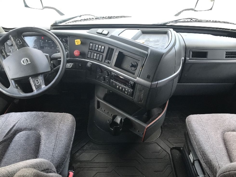 Sleeper Tractor-Heavy Duty Tractors-Volvo-2022-VNL64760-Shreveport-LA-404,159\n\t\tmiles-$ 88,750 - Image 12
