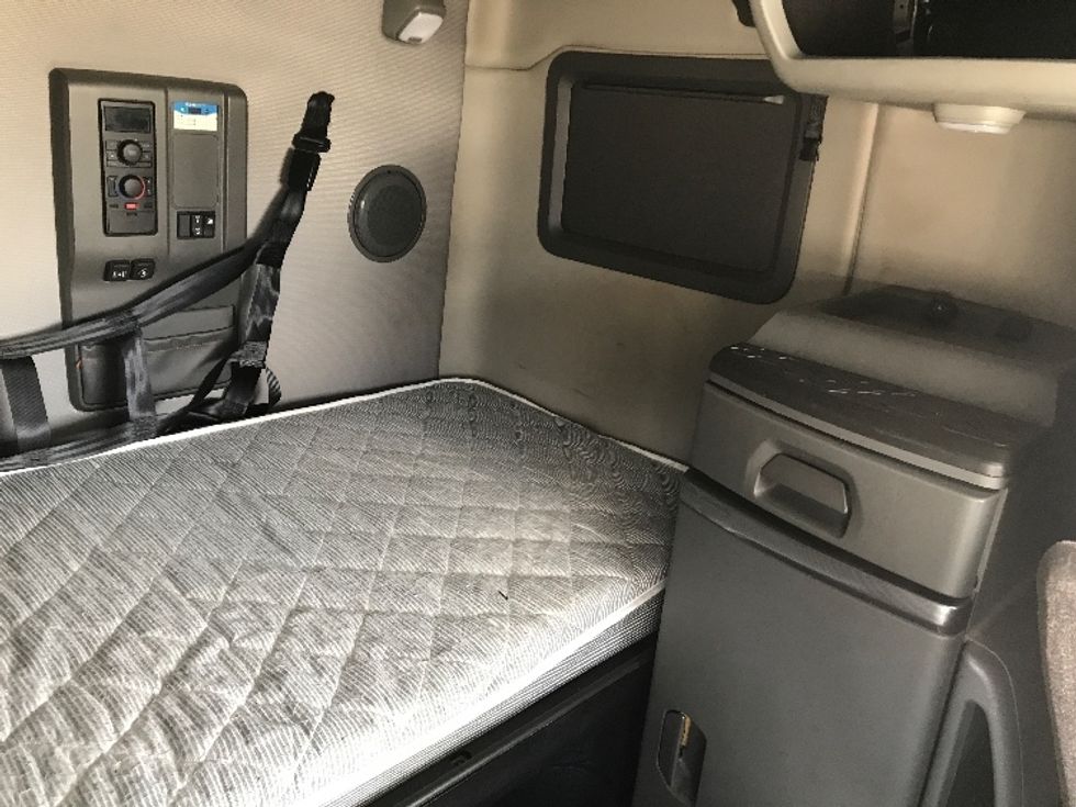 Sleeper Tractor-Heavy Duty Tractors-Volvo-2022-VNL64760-Shreveport-LA-404,159\n\t\tmiles-$ 88,750 - Image 18