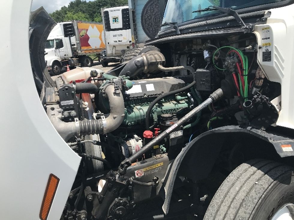 Sleeper Tractor-Heavy Duty Tractors-Volvo-2022-VNL64760-Shreveport-LA-404,159\n\t\tmiles-$ 88,750 - Image 21