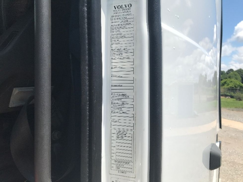Sleeper Tractor-Heavy Duty Tractors-Volvo-2022-VNL64760-Shreveport-LA-404,159\n\t\tmiles-$ 88,750 - Image 22