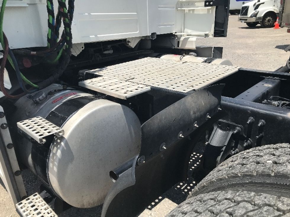 Sleeper Tractor-Heavy Duty Tractors-Volvo-2022-VNL64760-Shreveport-LA-404,159\n\t\tmiles-$ 88,750 - Image 24