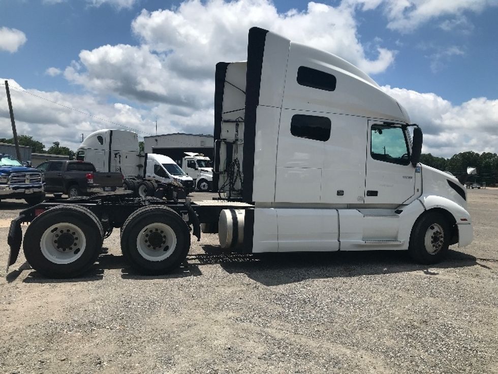 Sleeper Tractor-Heavy Duty Tractors-Volvo-2022-VNL64760-Shreveport-LA-404,159\n\t\tmiles-$ 88,750 - Image 8