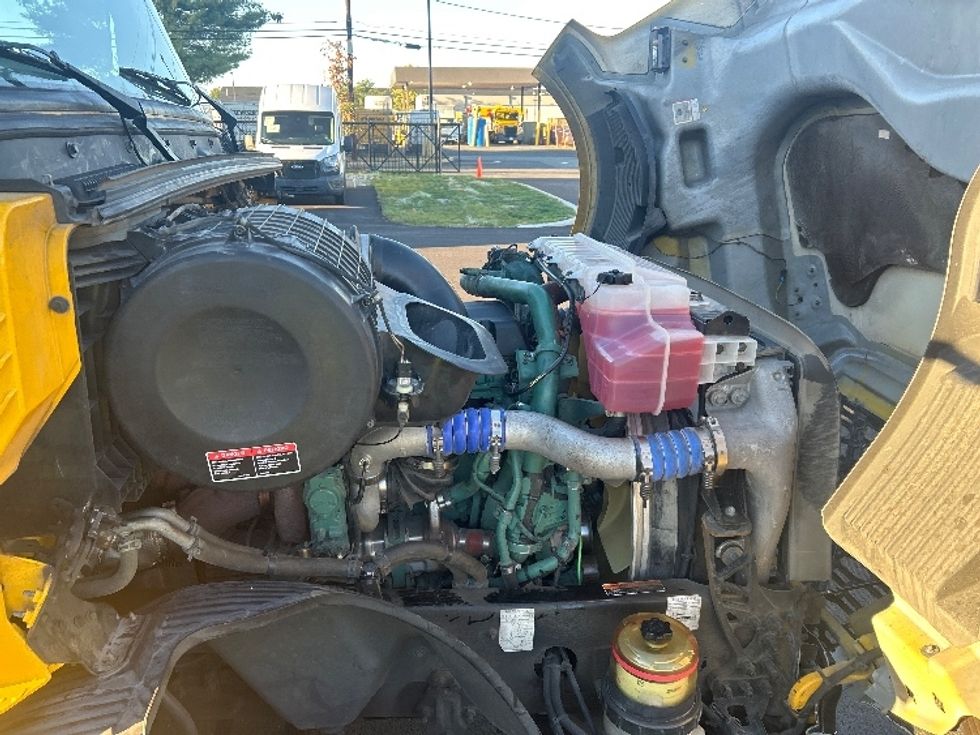 Sleeper Tractor-Heavy Duty Tractors-Volvo-2022-VNL64760-South Plainfield-NJ-523,218\n\t\tmiles-$ 65,000 - Image 20