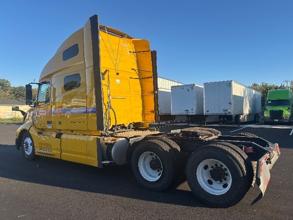 Sleeper Tractor-Heavy Duty Tractors-Volvo-2022-VNL64760-South Plainfield-NJ-523,218\n\t\tmiles-$ 65,000 - Image 5