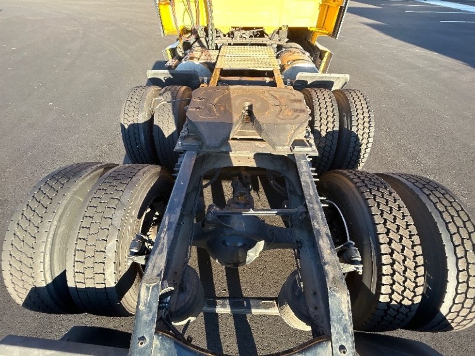 Sleeper Tractor-Heavy Duty Tractors-Volvo-2022-VNL64760-South Plainfield-NJ-523,218\n\t\tmiles-$ 65,000 - Image 6
