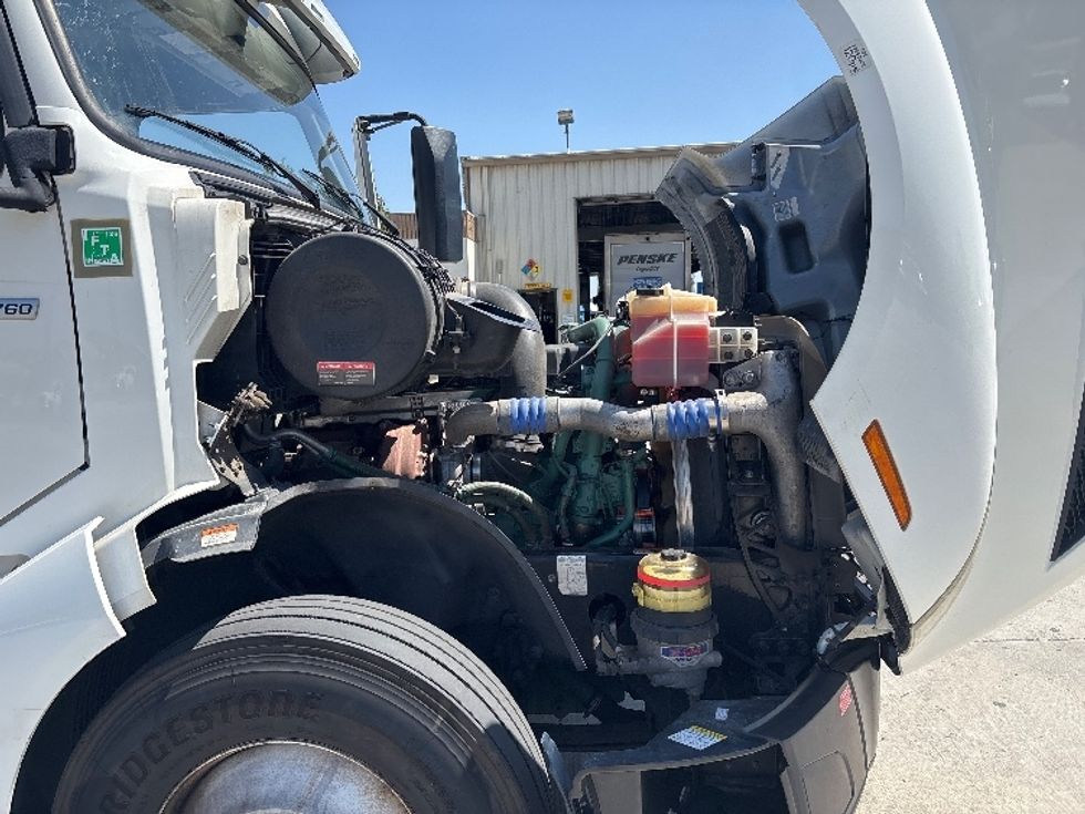 Sleeper Tractor-Heavy Duty Tractors-Volvo-2022-VNL64760-South San Francisco-CA-401,771\n\t\tmiles-$ 92,250 - Image 20
