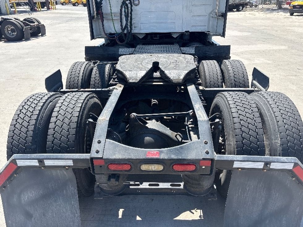 Sleeper Tractor-Heavy Duty Tractors-Volvo-2022-VNL64760-South San Francisco-CA-401,771\n\t\tmiles-$ 92,250 - Image 6