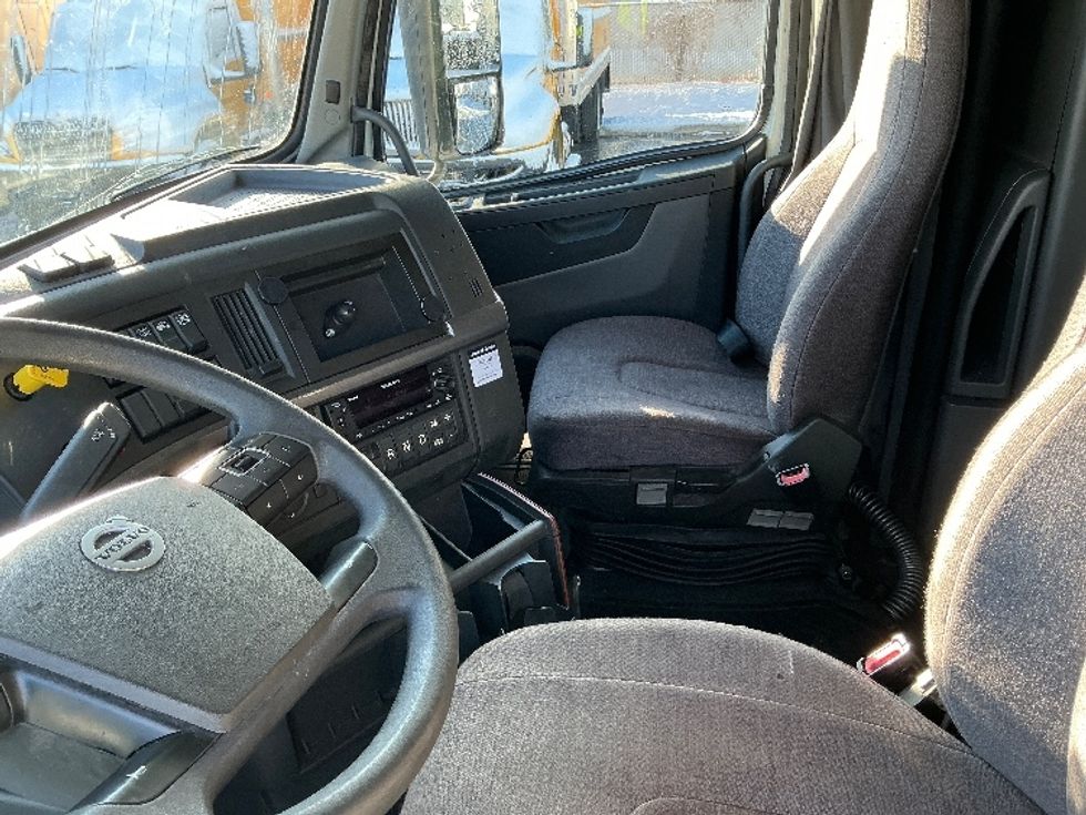 Sleeper Tractor-Heavy Duty Tractors-Volvo-2022-VNL64760-Sparks-NV-266,824\n\t\tmiles-$ 101,500 - Image 10