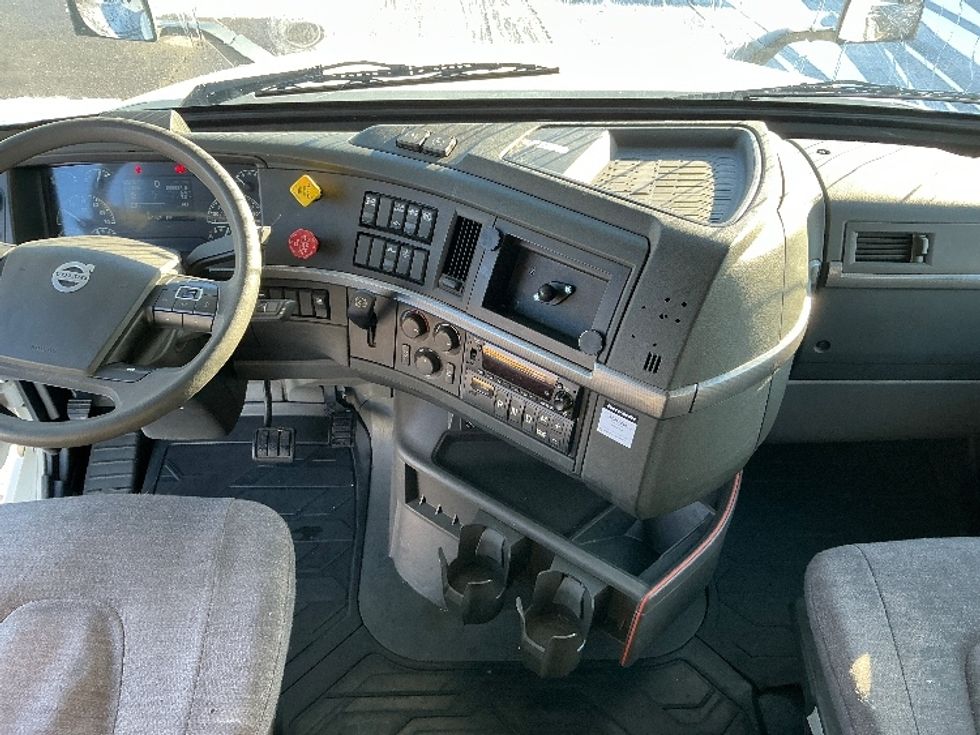 Sleeper Tractor-Heavy Duty Tractors-Volvo-2022-VNL64760-Sparks-NV-266,824\n\t\tmiles-$ 101,500 - Image 12