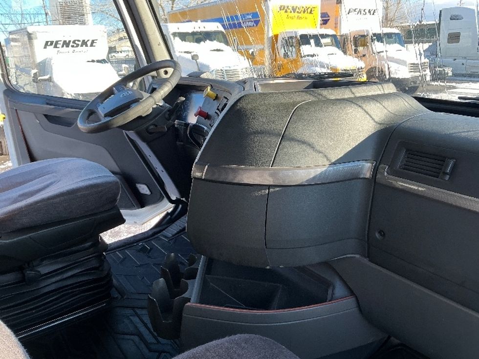 Sleeper Tractor-Heavy Duty Tractors-Volvo-2022-VNL64760-Sparks-NV-266,824\n\t\tmiles-$ 101,500 - Image 15