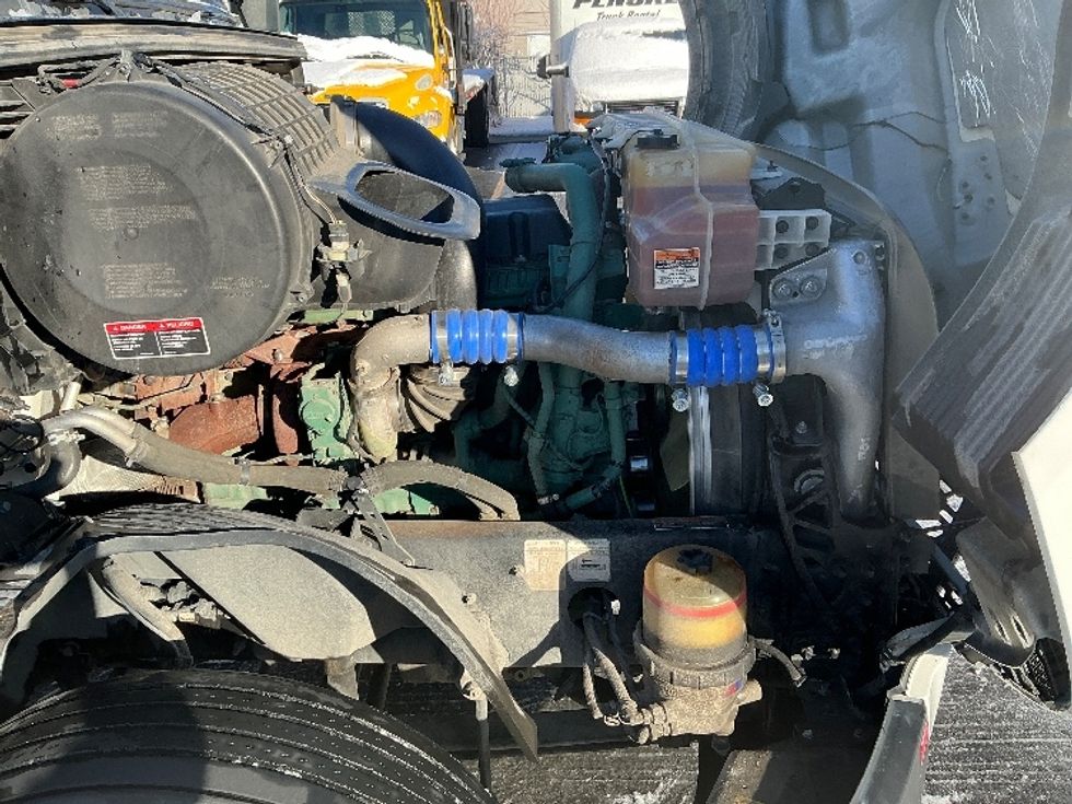 Sleeper Tractor-Heavy Duty Tractors-Volvo-2022-VNL64760-Sparks-NV-266,824\n\t\tmiles-$ 101,500 - Image 20