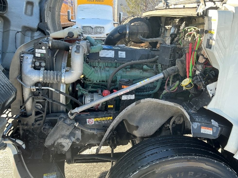 Sleeper Tractor-Heavy Duty Tractors-Volvo-2022-VNL64760-Sparks-NV-266,824\n\t\tmiles-$ 101,500 - Image 21