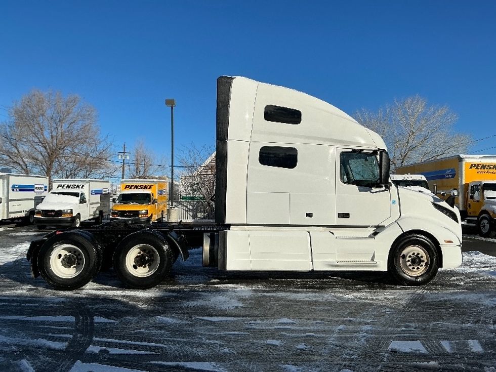 Sleeper Tractor-Heavy Duty Tractors-Volvo-2022-VNL64760-Sparks-NV-266,824\n\t\tmiles-$ 101,500 - Image 8