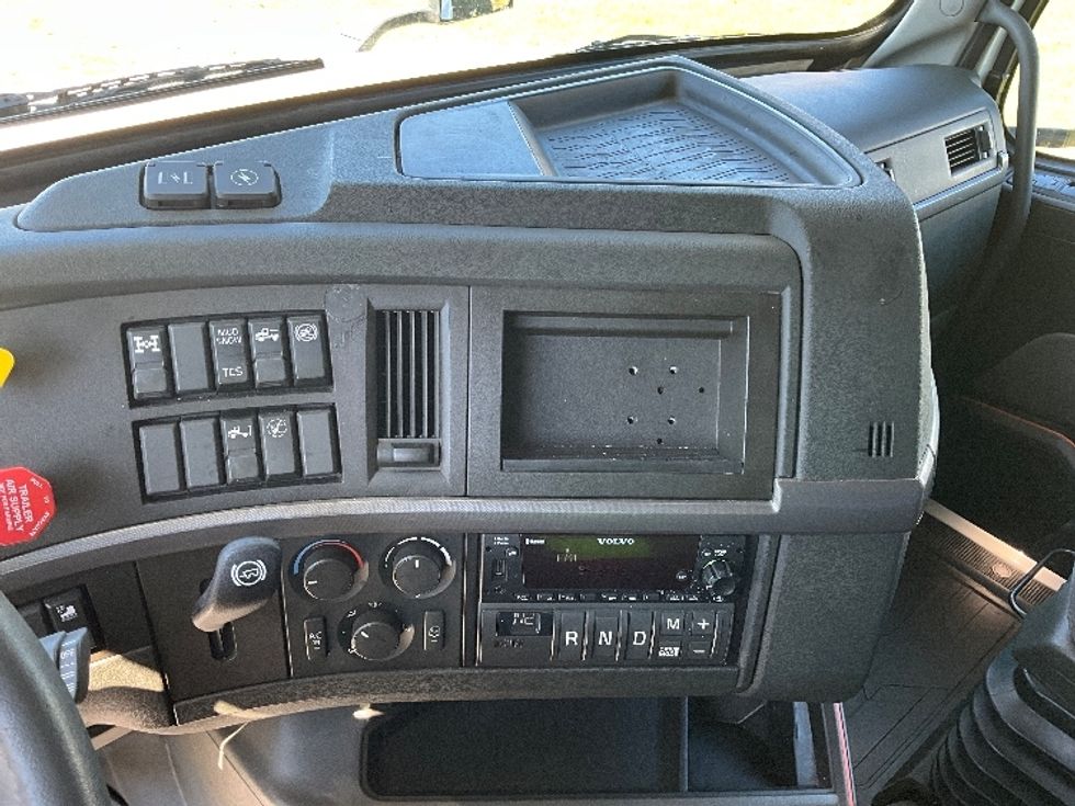 Sleeper Tractor-Heavy Duty Tractors-Volvo-2022-VNL64760-Springfield-MO-537,322\n\t\tmiles-$ 71,500 - Image 12