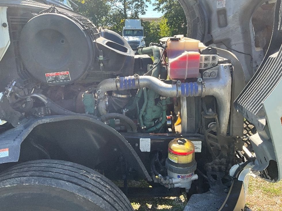 Sleeper Tractor-Heavy Duty Tractors-Volvo-2022-VNL64760-Springfield-MO-537,322\n\t\tmiles-$ 71,500 - Image 20