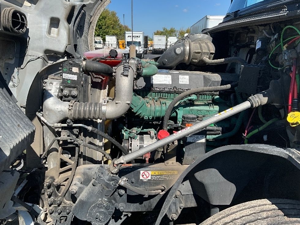 Sleeper Tractor-Heavy Duty Tractors-Volvo-2022-VNL64760-Springfield-MO-537,322\n\t\tmiles-$ 71,500 - Image 21