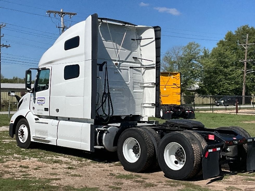 Sleeper Tractor-Heavy Duty Tractors-Volvo-2022-VNL64760-Springfield-MO-537,322\n\t\tmiles-$ 71,500 - Image 5
