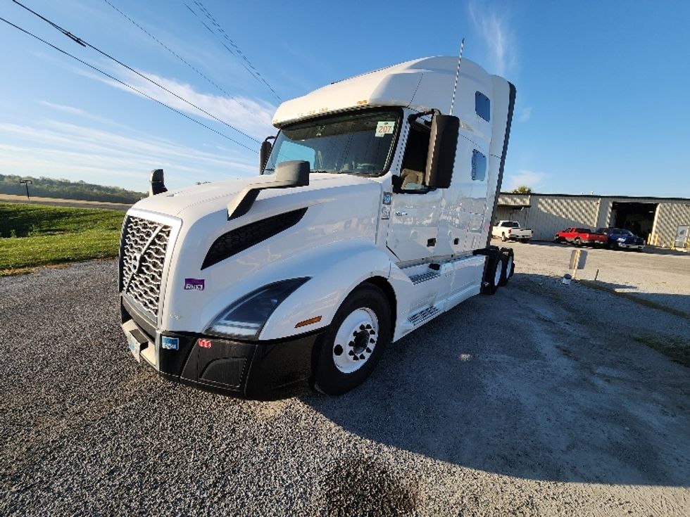 2022 Volvo Truck VNL photo 3