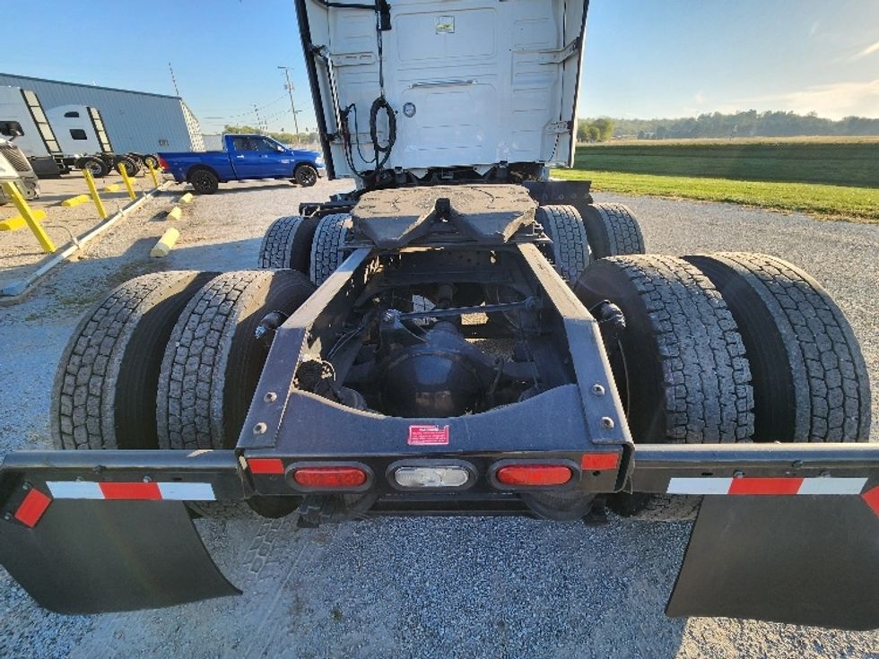 Sleeper Tractor-Heavy Duty Tractors-Volvo-2022-VNL64760-Springfield-OH-496,144\n\t\tmiles-$ 72,500 - Image 6