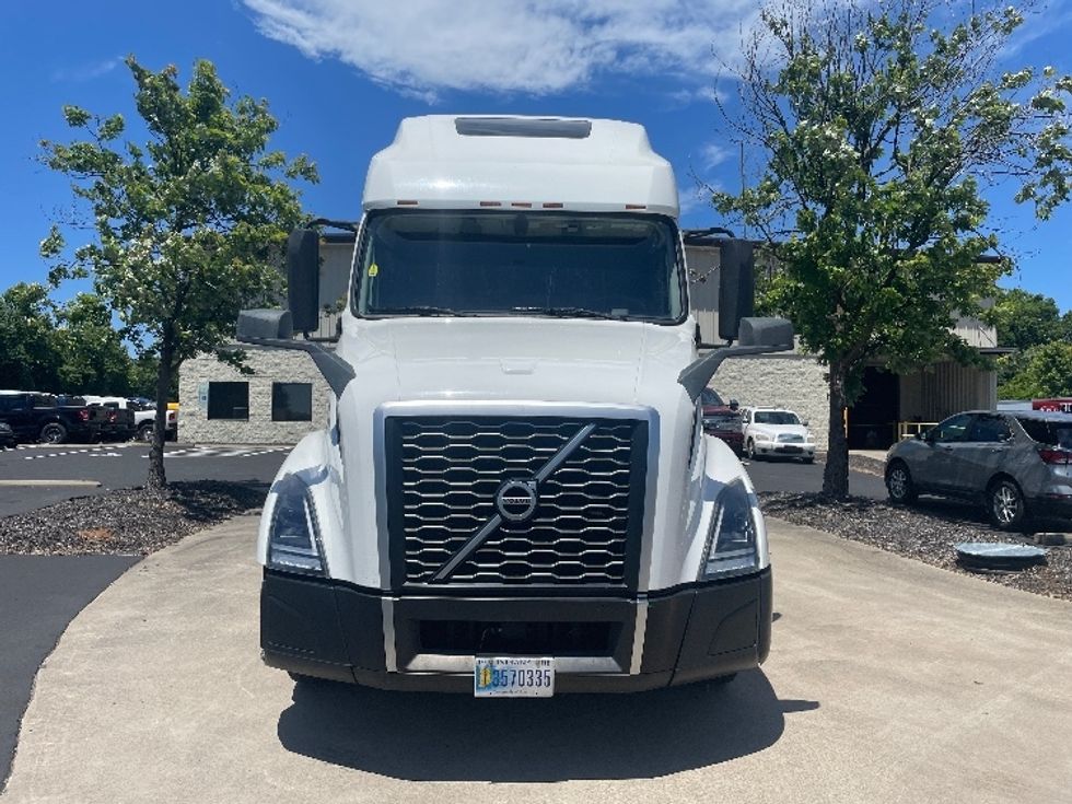 Sleeper Tractor-Heavy Duty Tractors-Volvo-2022-VNL64760-Statesville-NC-338,914\n\t\tmiles-$ 88,750 - Image 2